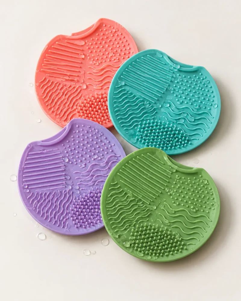 Silicone brush cleaning mats with ridges